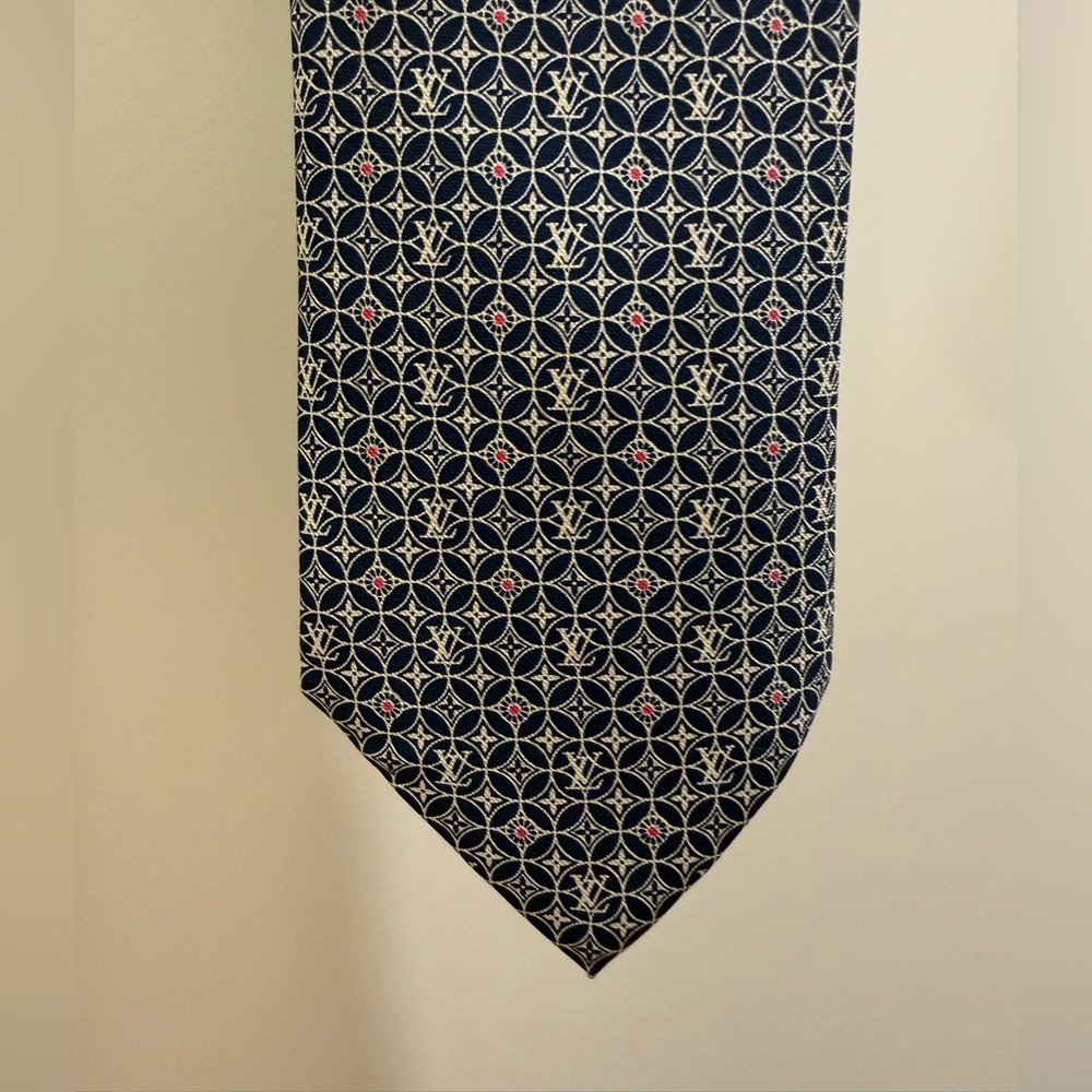 Louis Vuitton Silk Necktie - Navy with pink dots luxury Geometric - Picture 2 of 3